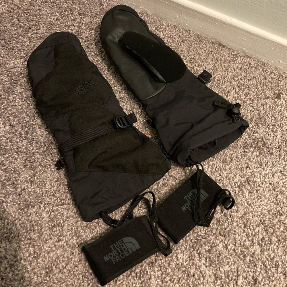 North face size small black snowboarding mittens